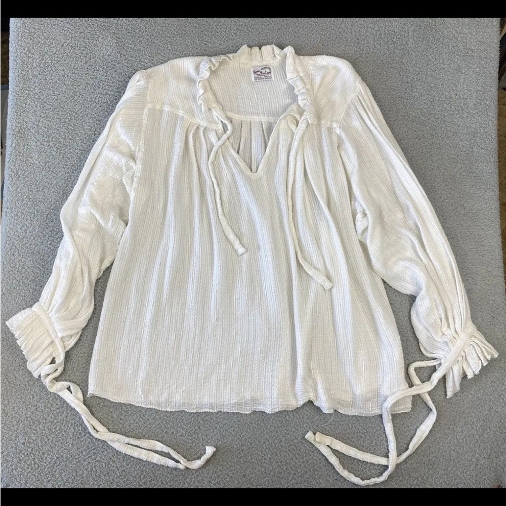 Elegant Women's Blouse with Ruffle Details
